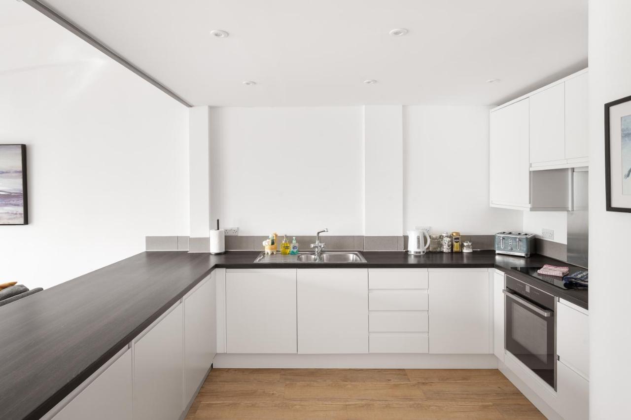 Lancing Beach Apartment. Εξωτερικό φωτογραφία