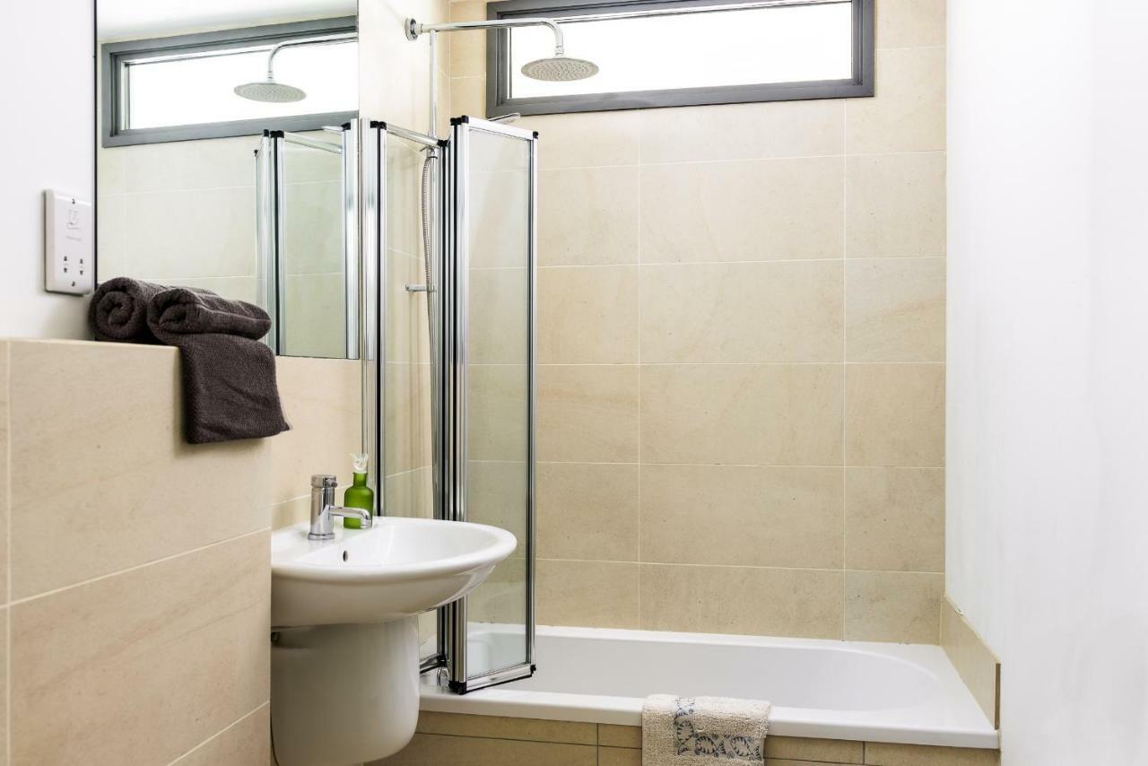 Lancing Beach Apartment. Εξωτερικό φωτογραφία