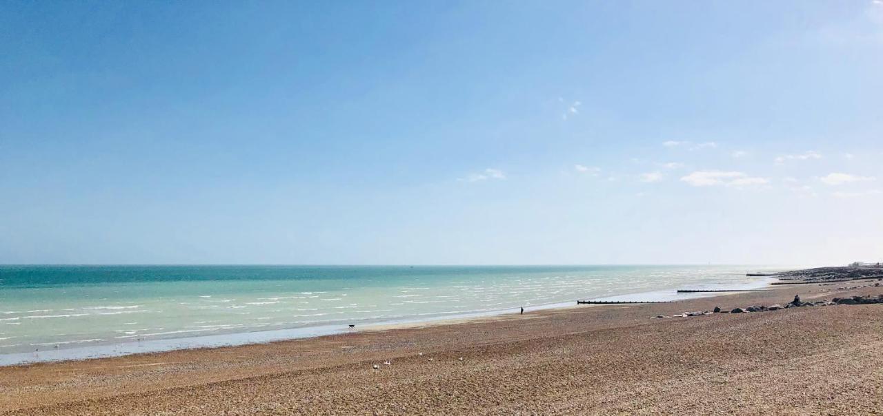 Lancing Beach Apartment. Εξωτερικό φωτογραφία